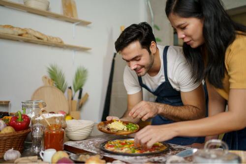 2 people making pizza